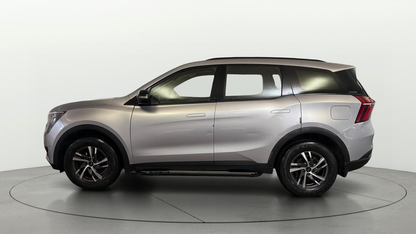 2025 Mahindra XUV700 AX 5 P MT 7 STR, Petrol, Manual, 30,585 km, Left Side