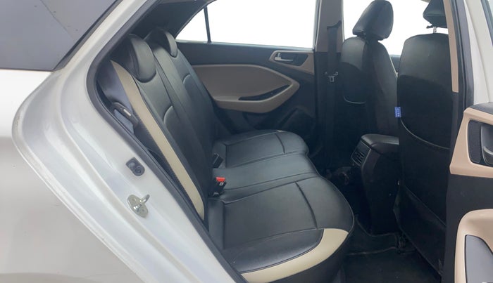 2017 Hyundai Elite i20 ASTA 1.2, Petrol, Manual, 65,290 km, Right Side Rear Door Cabin