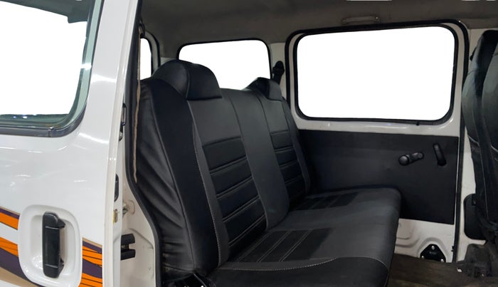 2022 Maruti Eeco 5 STR AC CNG (O), CNG, Manual, 70,838 km, Right Side Rear Door Cabin