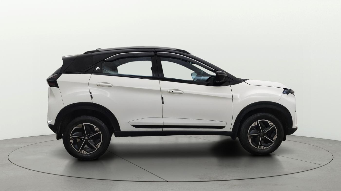 2024 Tata NEXON FEARLESS + SUNROOF DCA DUAL TONE 1.2 PETROL, Petrol, Automatic, 66,501 km, Right Side View