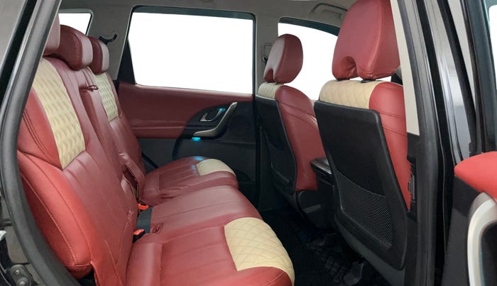 2019 Mahindra XUV500 W7 AT, Diesel, Automatic, 61,362 km, Right Side Rear Door Cabin