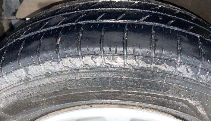 2019 Maruti Dzire VDI, Diesel, Manual, 85,040 km, Left Front Tyre Tread