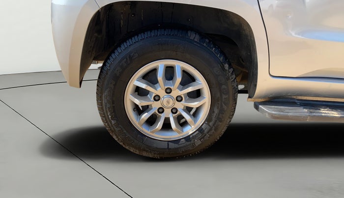 2017 Mahindra TUV300 T8, Diesel, Manual, 96,442 km, Right Rear Wheel