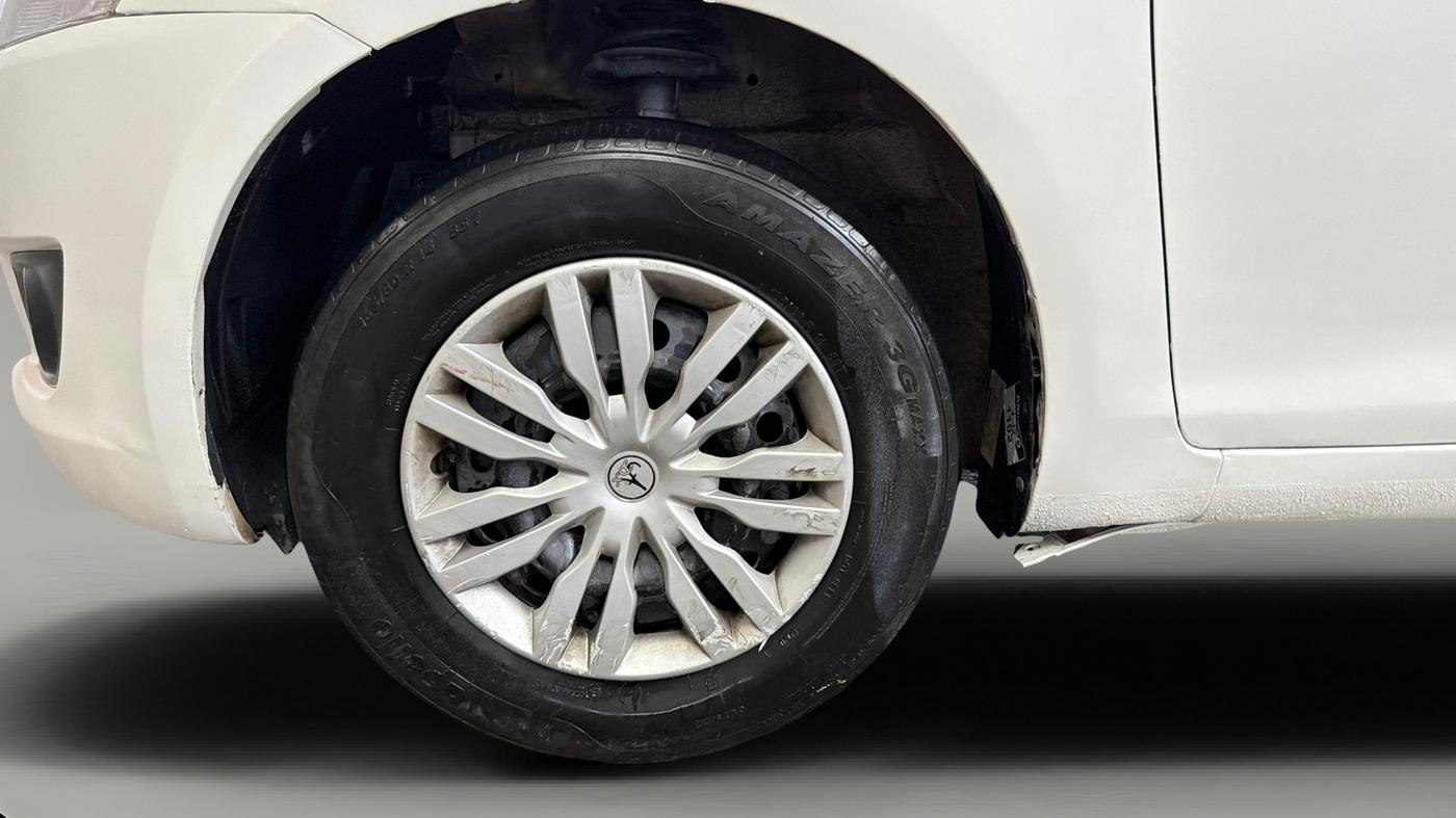 2014 Maruti Swift VXI, Petrol, Manual, 48,268 km, Left Front Wheel