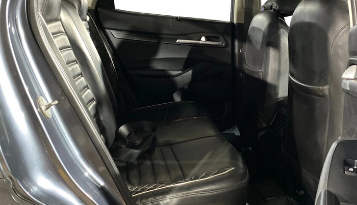 2021 KIA SELTOS HTK PLUS 1.5 DIESEL, Diesel, Manual, 1,00,820 km, Right Side Rear Door Cabin