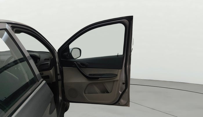 2019 Tata Tiago XZ PETROL, CNG, Manual, 28,177 km, RHS Front Door