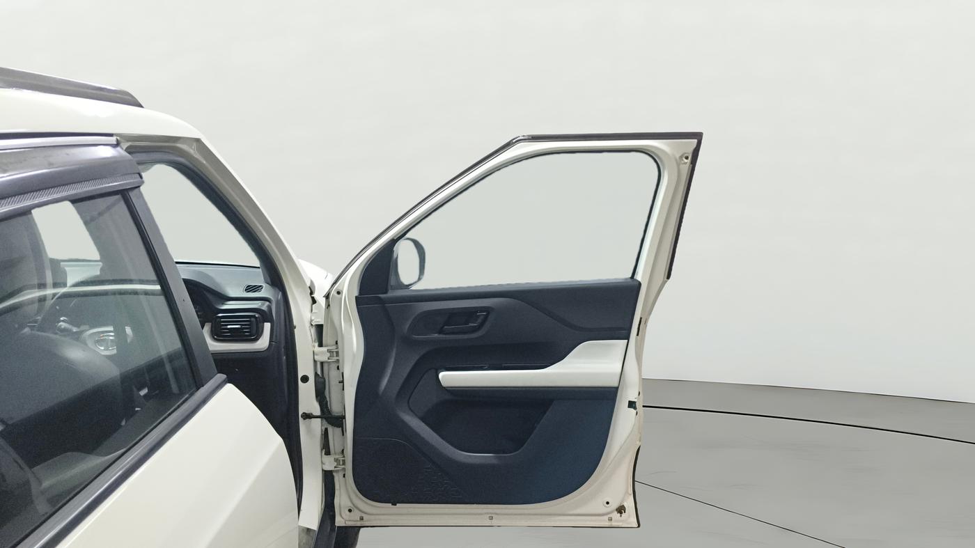 2022 Tata PUNCH PURE MT, Petrol, Manual, 30,710 km, RHS Front Door