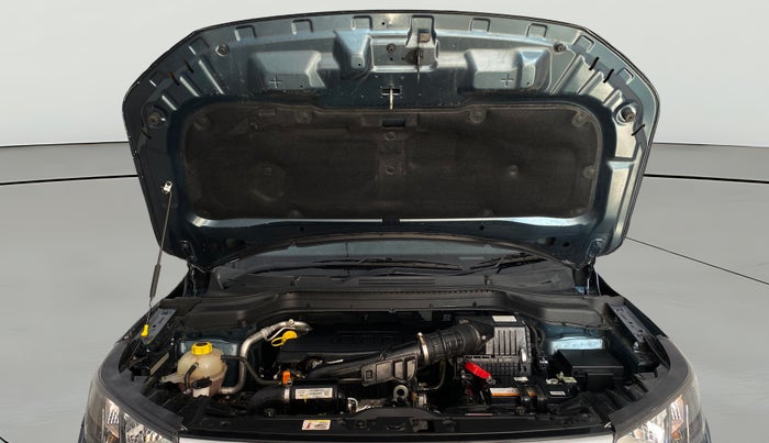 2023 Mahindra XUV300 W6 1.2 PETROL AMT, Petrol, Automatic, 16,670 km, Open Bonet