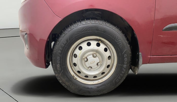 2013 Hyundai i10 MAGNA 1.1, Petrol, Manual, 1,19,983 km, Left Front Wheel