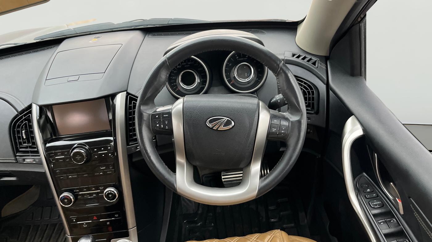 2018 Mahindra XUV500 W11 AT, Diesel, Automatic, 43,833 km, Steering Wheel Close Up