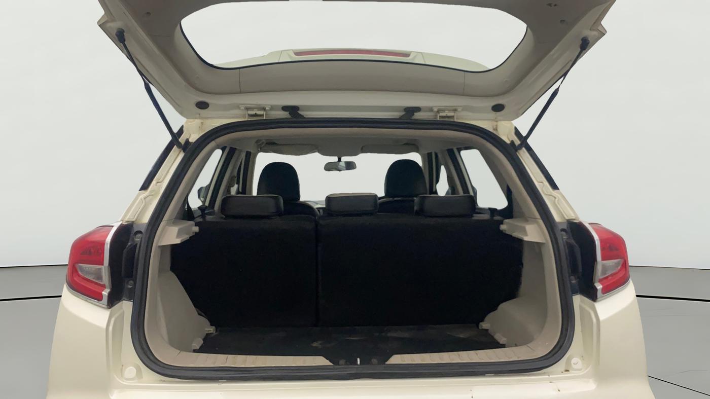 2020 Mahindra XUV300 W6 1.2 PETROL, Petrol, Manual, 1,23,203 km, Boot Open Zoomed View