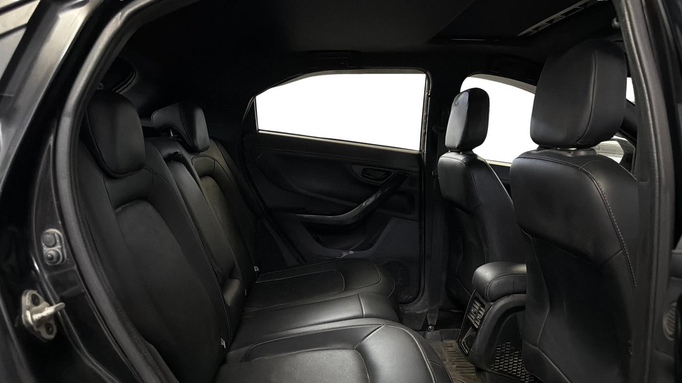 2022 Tata NEXON XZA PLUS (O) DIESEL DARK EDITION, Diesel, Automatic, 98,286 km, Right Side Rear Door Cabin