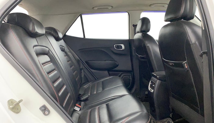 2022 Hyundai VENUE SX 1.0 TURBO, Petrol, Manual, 30,189 km, Right Side Rear Door Cabin