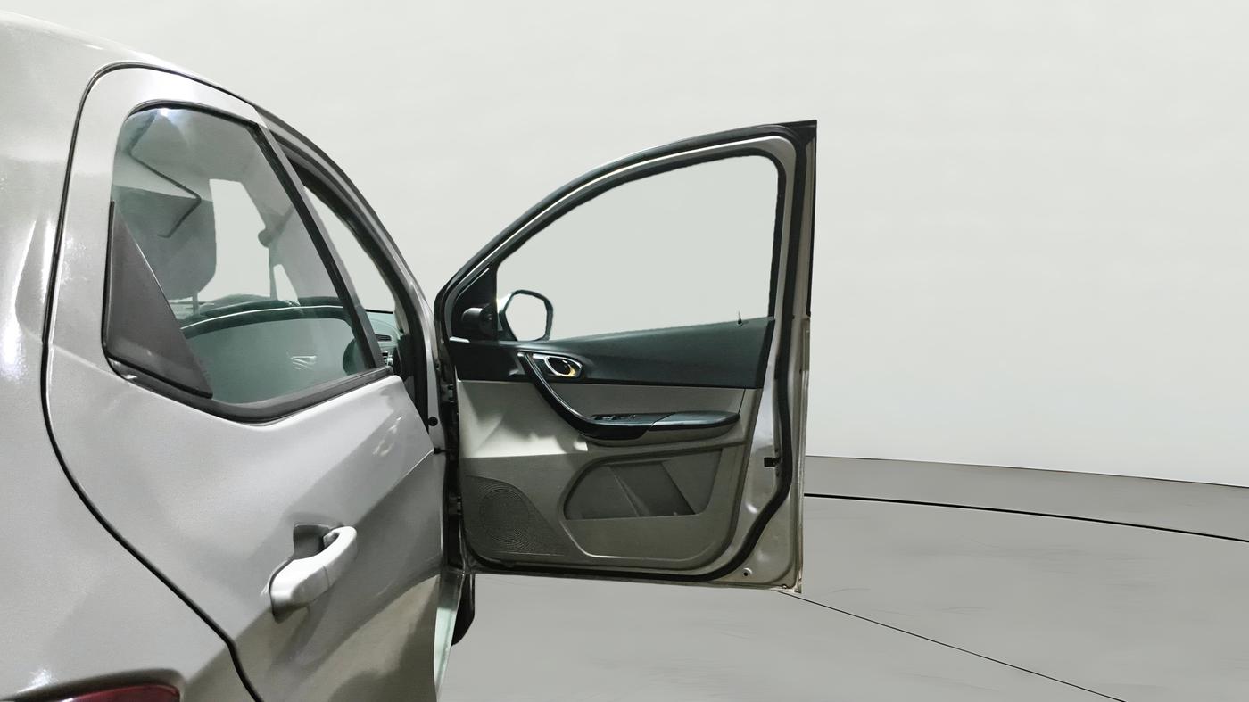 2018 Tata Tiago XZ PETROL, CNG, Manual, 1,26,094 km, RHS Front Door