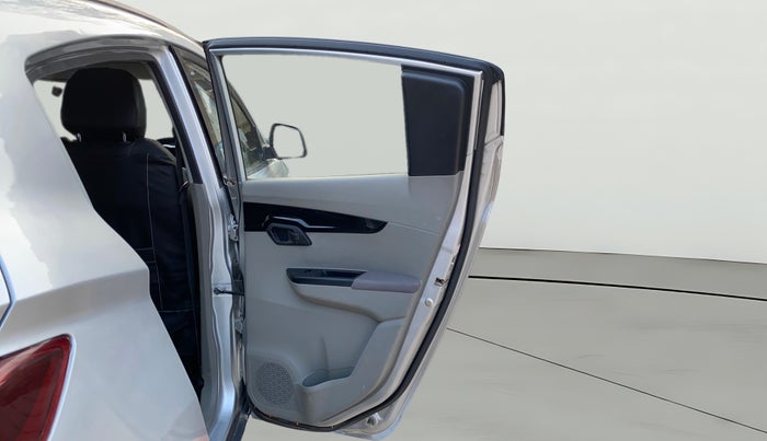 2017 Mahindra Kuv100 K8 5 STR, Petrol, Manual, 22,861 km, RHS Rear Door