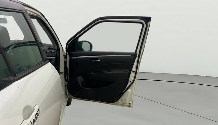 2016 Maruti Swift VXI, Petrol, Manual, 88,564 km, RHS Front Door