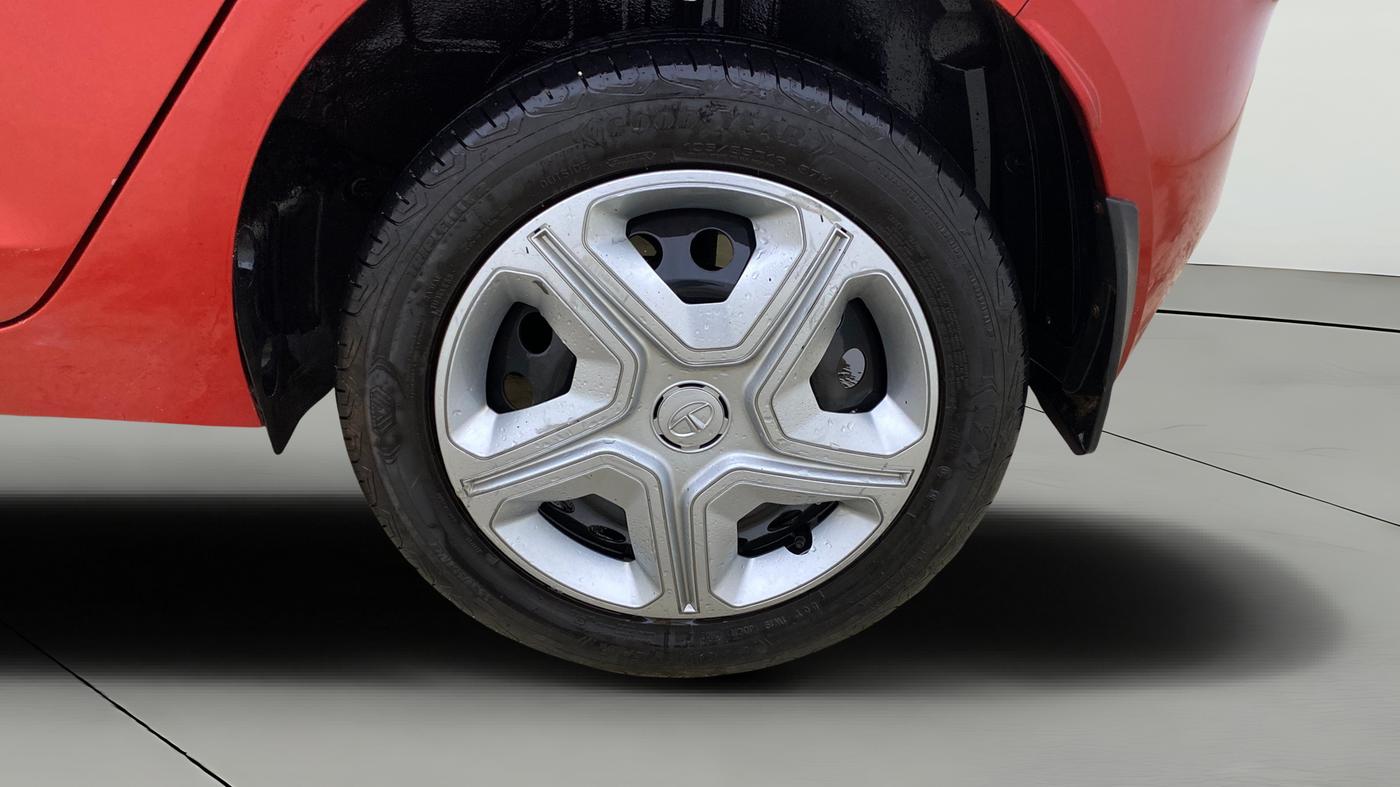 2022 Tata ALTROZ XT PETROL, Petrol, Manual, 25,569 km, Left Rear Wheel