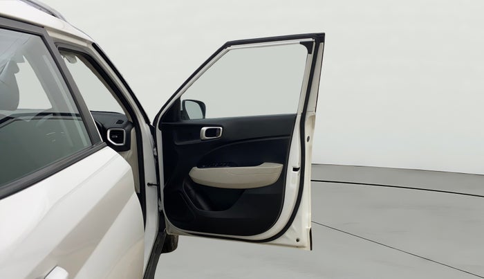 2023 Hyundai VENUE SX 1.2 PETROL, Petrol, Manual, 8,664 km, RHS Front Door