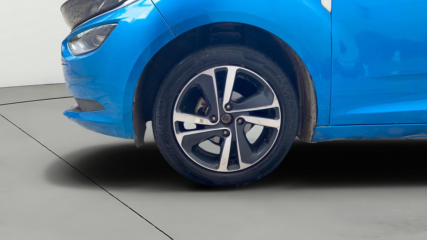 2021 Tata ALTROZ XZ PETROL, Petrol, Manual, 21,563 km, Left Front Wheel