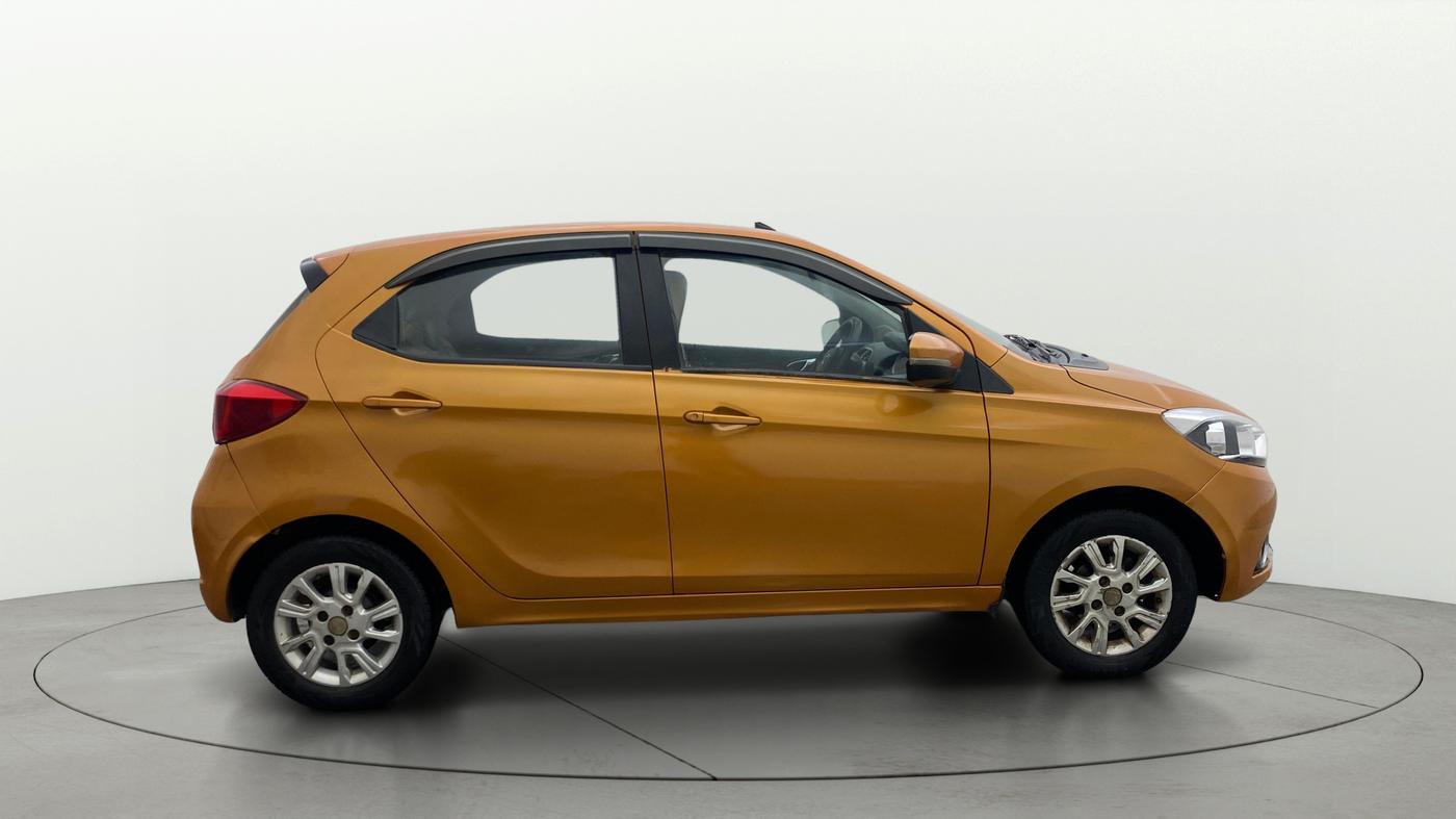 2016 Tata Tiago XZ PETROL, Petrol, Manual, 73,795 km, Right Side View