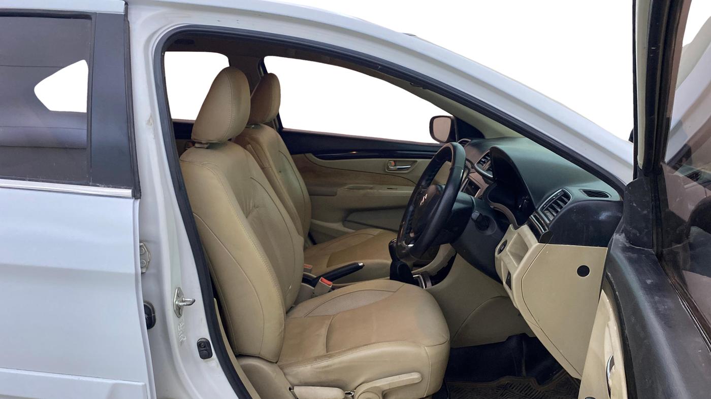 2016 Maruti Ciaz ZDI+ SHVS, Diesel, Manual, 67,453 km, Right Side Front Door Cabin