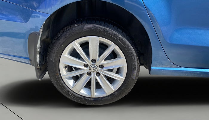 2016 Volkswagen Vento HIGHLINE 1.6 MPI, Petrol, Manual, 69,482 km, Right Rear Wheel