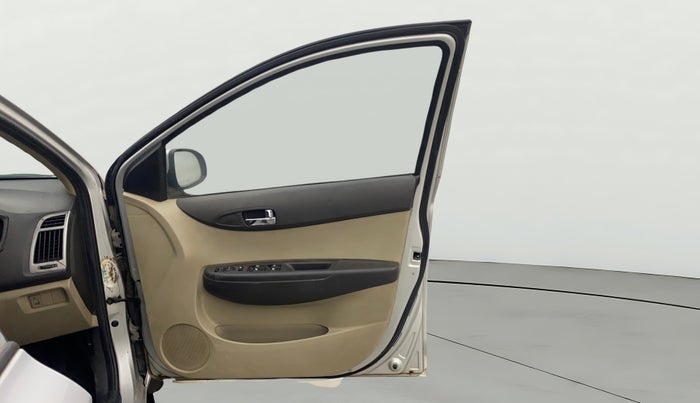 2014 Hyundai i20 ASTA 1.4 CRDI, Diesel, Manual, 72,867 km, RHS Front Door