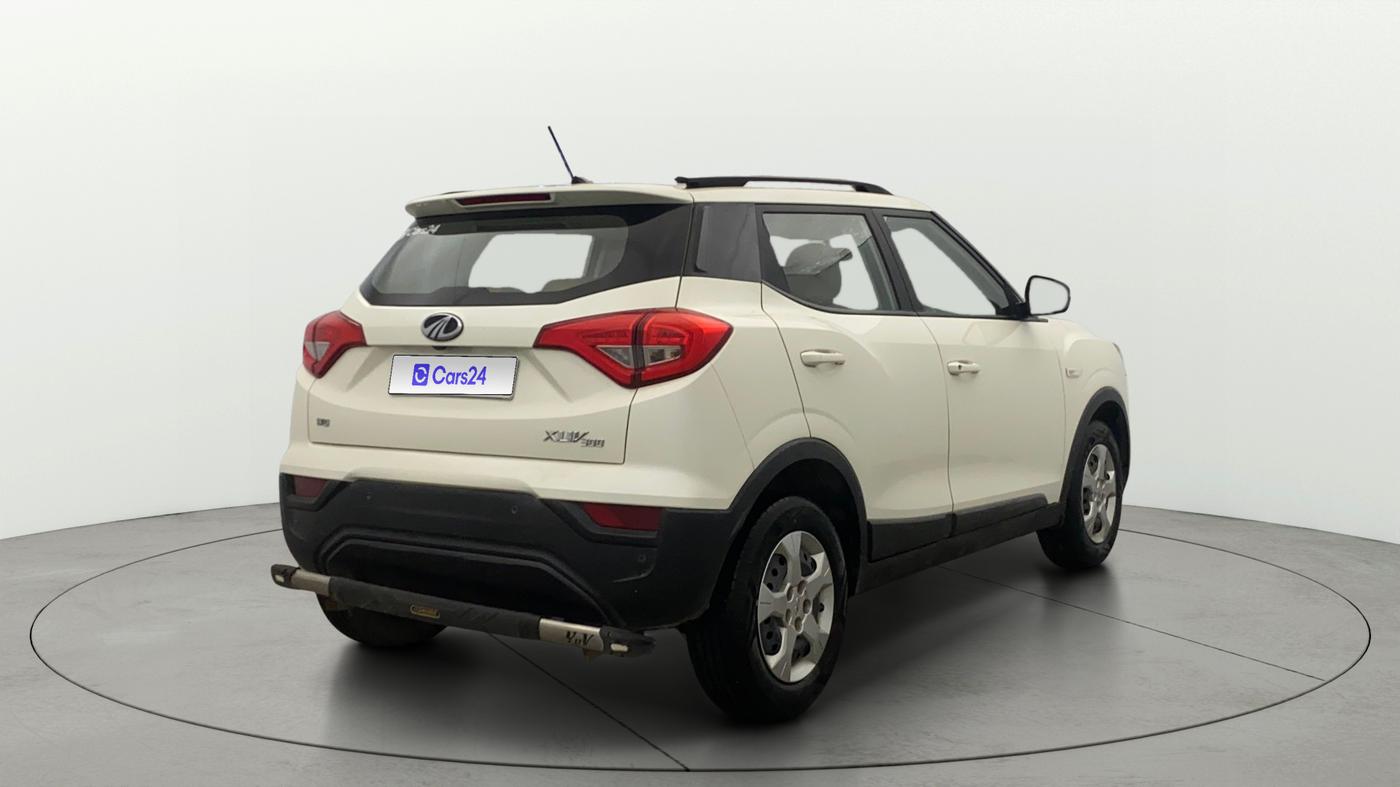 2020 Mahindra XUV300 W6 1.2 PETROL, Petrol, Manual, 15,386 km, Right Back Diagonal