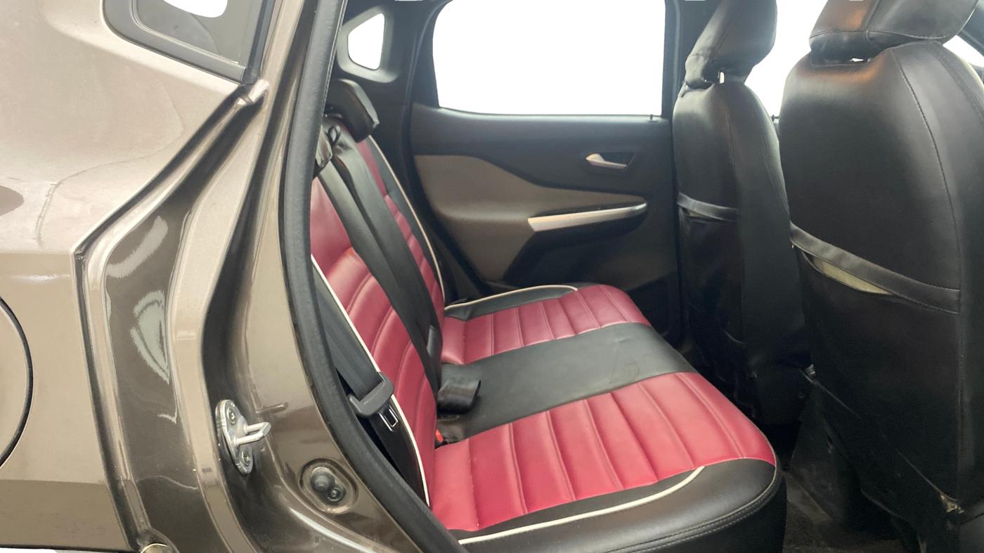 2022 Nissan MAGNITE XV TURBO CVT, Petrol, Automatic, 28,948 km, Right Side Rear Door Cabin