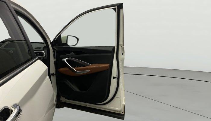 2022 MG HECTOR PLUS SHARP 1.5 PETROL TURBO HYBRID MT 6-STR, Petrol, Manual, 91,014 km, RHS Front Door