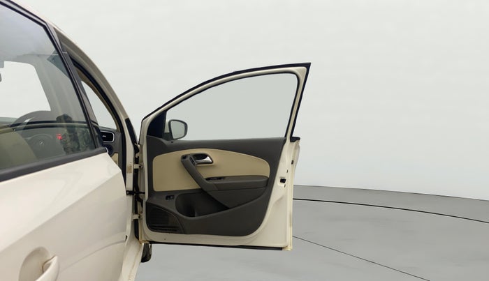 2013 Volkswagen Vento HIGHLINE 1.6 MPI, Petrol, Manual, 1,17,067 km, RHS Front Door