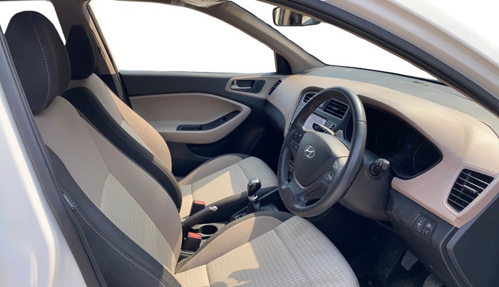 2018 Hyundai Elite i20 ASTA 1.2 (O), Petrol, Manual, 35,102 km, Right Side Front Door Cabin