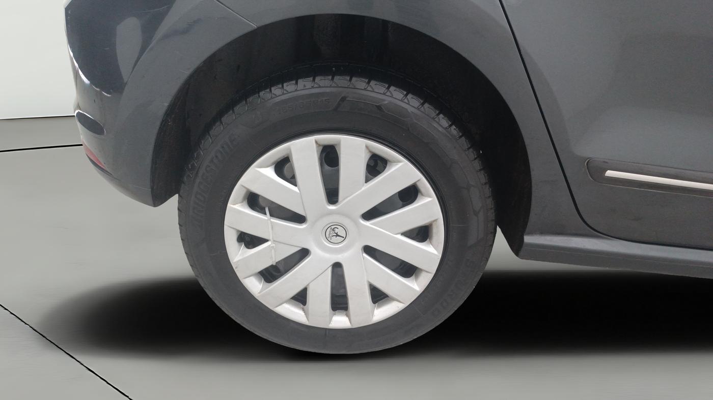 2018 Volkswagen Polo COMFORTLINE 1.0L MPI, Petrol, Manual, 83,337 km, Right Rear Wheel
