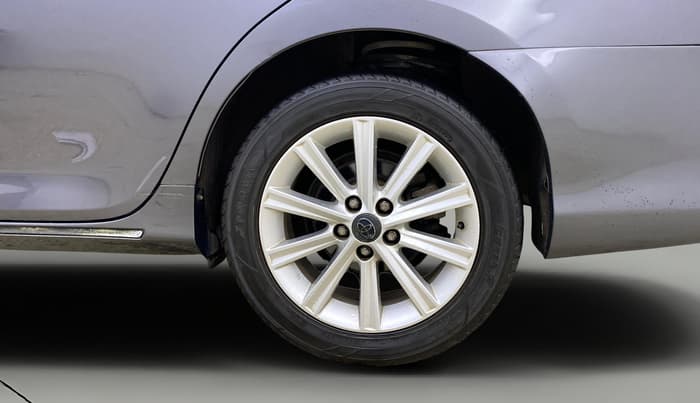 2014 Toyota Camry HYBRID, Hybrid, Automatic, 36,147 km, Left Rear Wheel