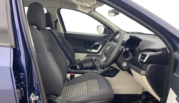 2022 Tata Safari XM, Diesel, Manual, 28,697 km, Right Side Front Door Cabin