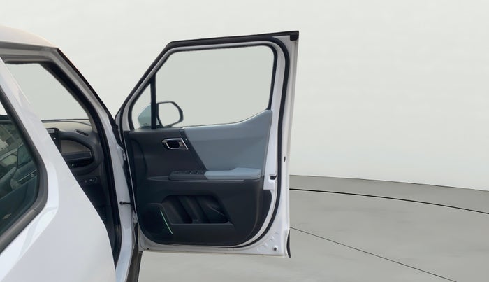 2025 KIA SYROS  HTX 1.0 Turbo 6MT, Petrol, Manual, 2,598 km, RHS Front Door