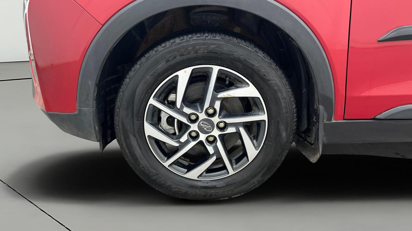 2022 Mahindra XUV300 W8 (O) 1.2 PETROL, Petrol, Manual, 20,984 km, Left Front Wheel