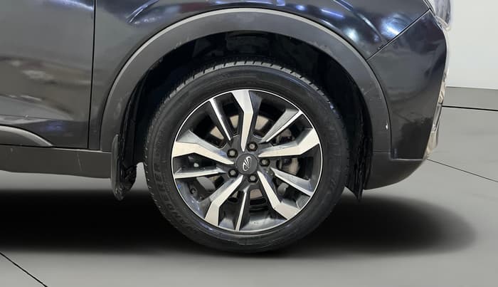 2019 Mahindra XUV300 W8 (O) 1.2 PETROL, Petrol, Manual, 54,222 km, Right Front Wheel