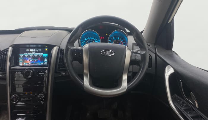 2020 Mahindra XUV500 W9 AT, Diesel, Automatic, 1,21,378 km, Steering Wheel Close Up