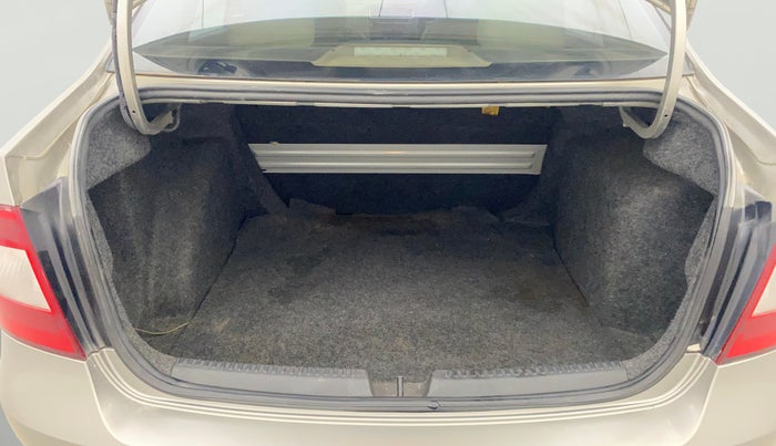 2015 Skoda Rapid 1.6 MPI ELEGANCE PLUS, Petrol, Manual, 1,26,232 km, Boot Open Zoomed View