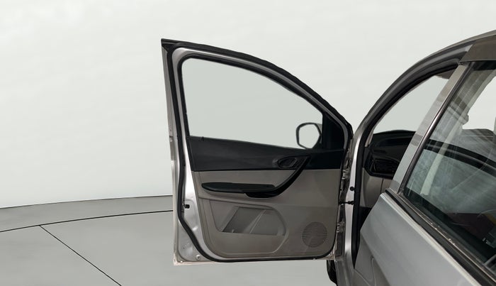 2017 Tata Tiago XT PETROL, CNG, Manual, 73,551 km, LHS Front Door