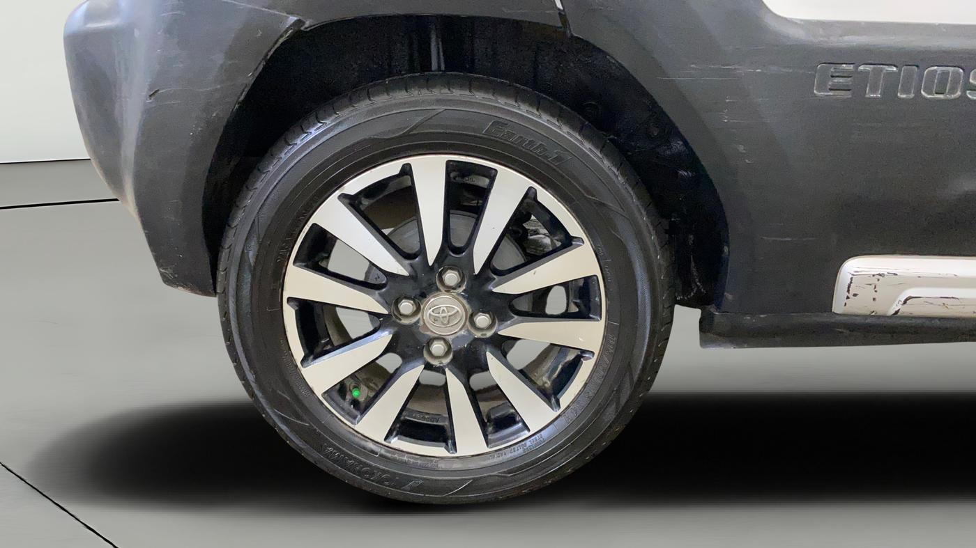 2015 Toyota Etios CROSS 1.2 G, Petrol, Manual, 70,549 km, Right Rear Wheel