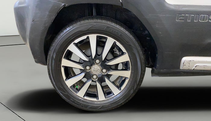 2015 Toyota Etios CROSS 1.2 G, Petrol, Manual, 70,549 km, Right Rear Wheel