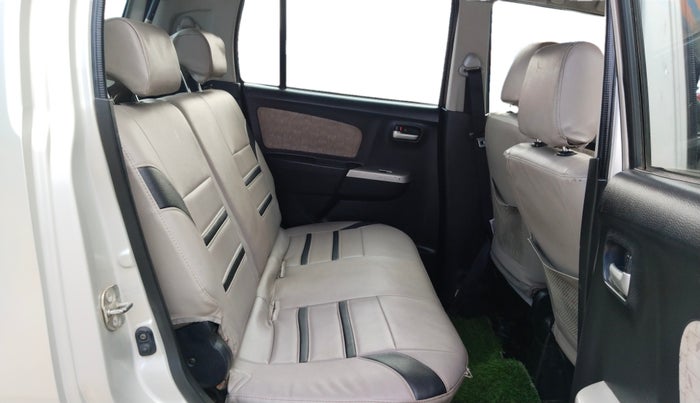 2016 Maruti Wagon R 1.0 VXI, Petrol, Manual, 1,28,845 km, Right Side Rear Door Cabin
