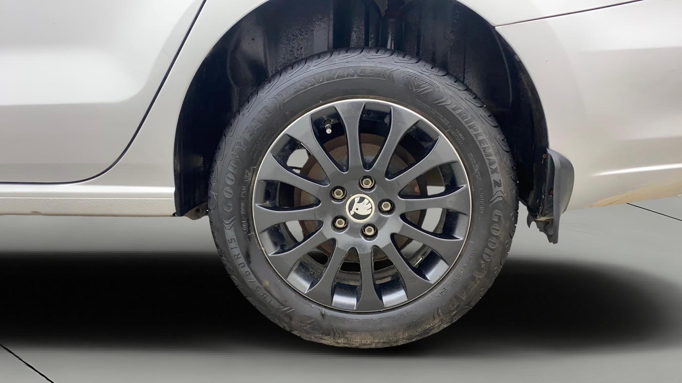 2014 Skoda Rapid 1.5 TDI CR ELEGANCE AT, Diesel, Automatic, 49,586 km, Left Rear Wheel