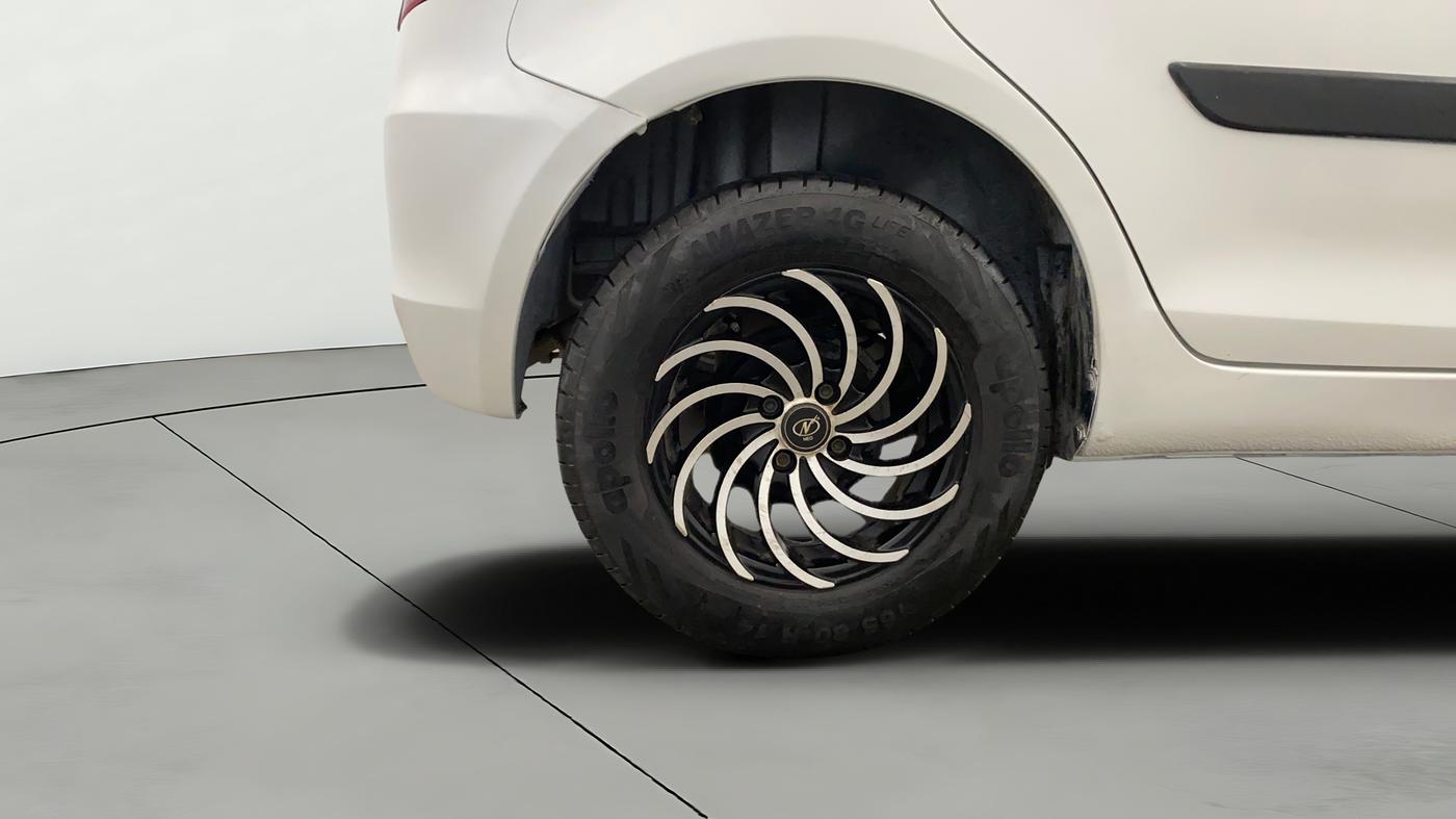 2016 Maruti Swift VXI, Petrol, Manual, 97,899 km, Right Rear Wheel