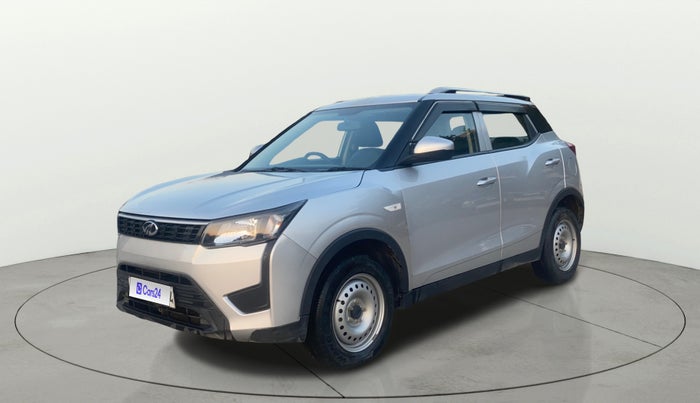 2022 Mahindra XUV300 W4 1.2 PETROL, Petrol, Manual, 23,259 km, Left Front Diagonal