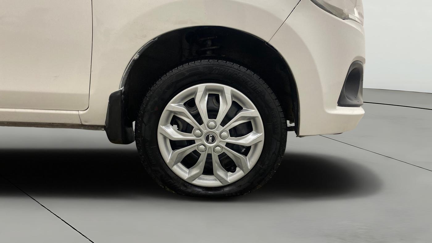 2015 Maruti Alto K10 VXI, Petrol, Manual, 76,050 km, Right Front Wheel