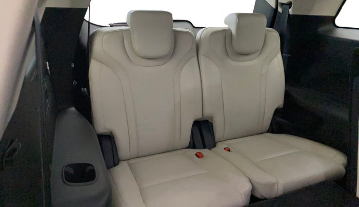 2021 Mahindra XUV700 AX 7 P AT 7 STR, Petrol, Automatic, 60,237 km, Third Seat Row ( optional )