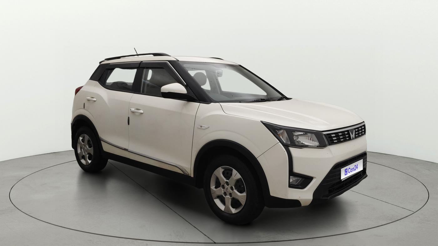 2023 Mahindra XUV300 W6 1.2 PETROL AMT, Petrol, Automatic, 36,660 km, Right Front Diagonal
